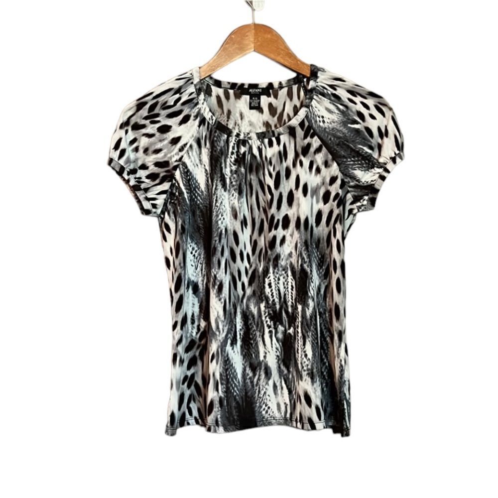 3 for $30! Alfani petite patterned tee. Size small‎